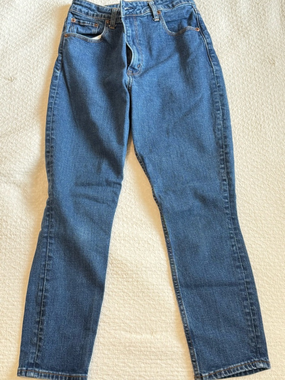 Abercrombie & Fitch Women's Straight Leg Jeans in Medium Blue Wash